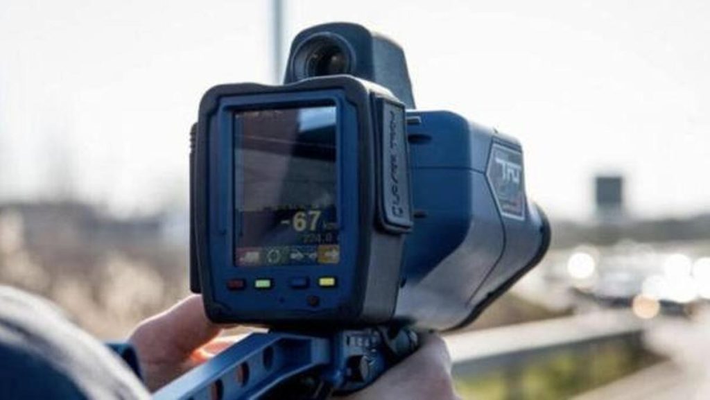 La pistola radar con que sueña la Guardia Civil de Tráfico: Te 'caza' a más de un kilómetro de distancia 15 Motor16 medir