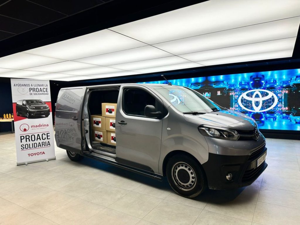 Toyota Proace: cargada hasta los topes con raciones solidarias 8 Motor16 toyota proace solidaridad fundacion madrina1 Motor16