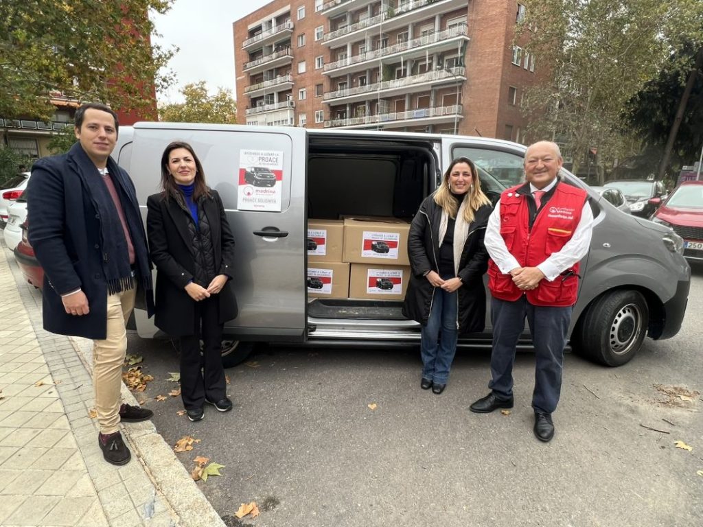 Toyota Proace: cargada hasta los topes con raciones solidarias 1 Motor16 toyota proace solidaridad fundacion madrina2 Motor16