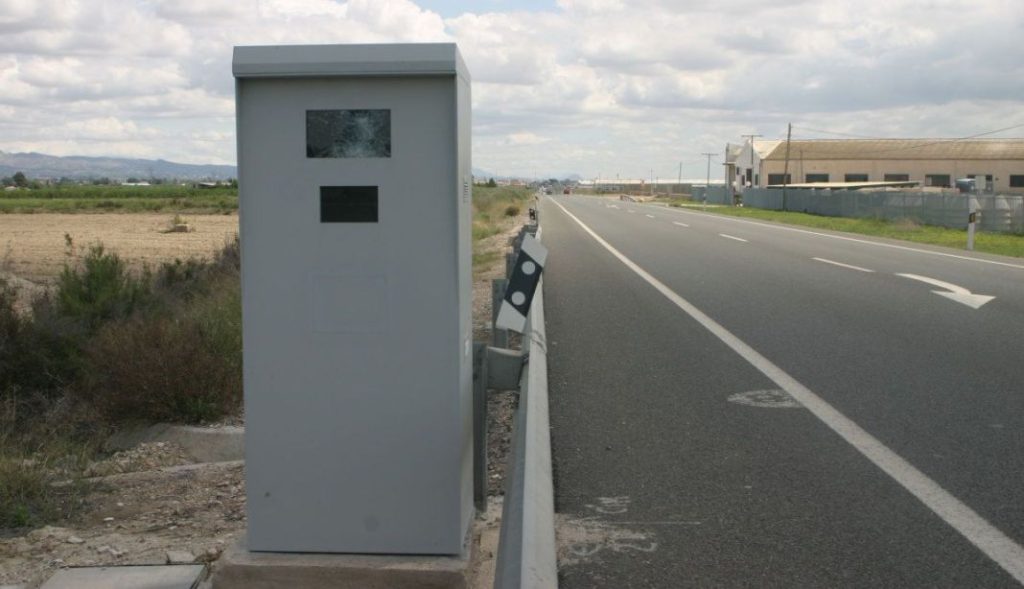 Si no quieres que te multe un radar de velocidad, estas son las aplicaciones que debes instalar en tu móvil 113 Motor16 app