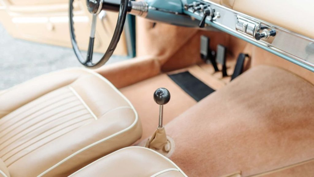 1954 aston martin db2 coupe rm sotheby 11 Motor16