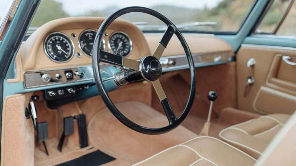 1954 aston martin db2 coupe rm sotheby 9 Motor16