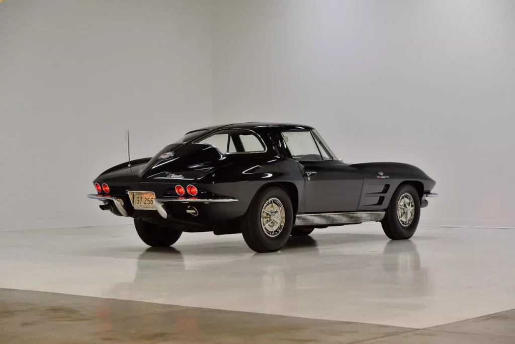 La colección de Corvette más colorida de 1963 sale a subasta 3 Motor16 1963 Corvette C2 Mecum Subasta. Imagen Black.