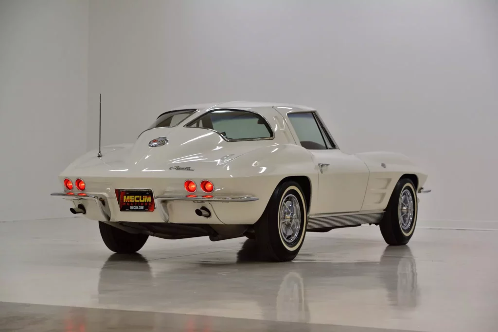La colección de Corvette más colorida de 1963 sale a subasta 5 Motor16 1963 Corvette C2 Mecum Subasta. Imagen White.