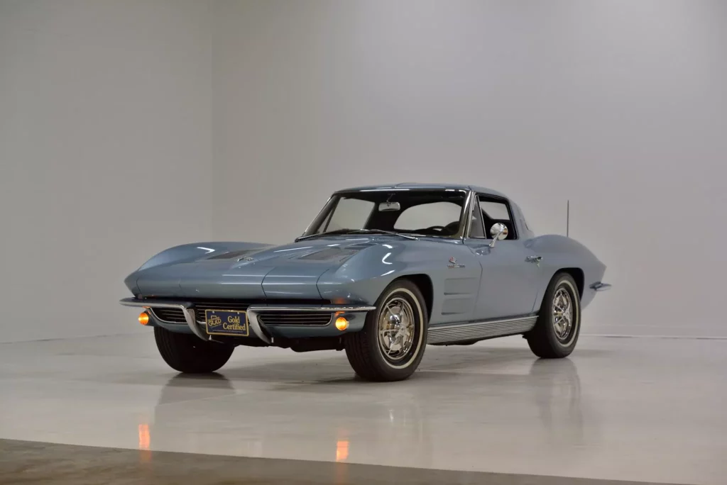 La colección de Corvette más colorida de 1963 sale a subasta 2 Motor16 1963 Corvette C2 Mecum Subasta. Imagen Silver Blue.