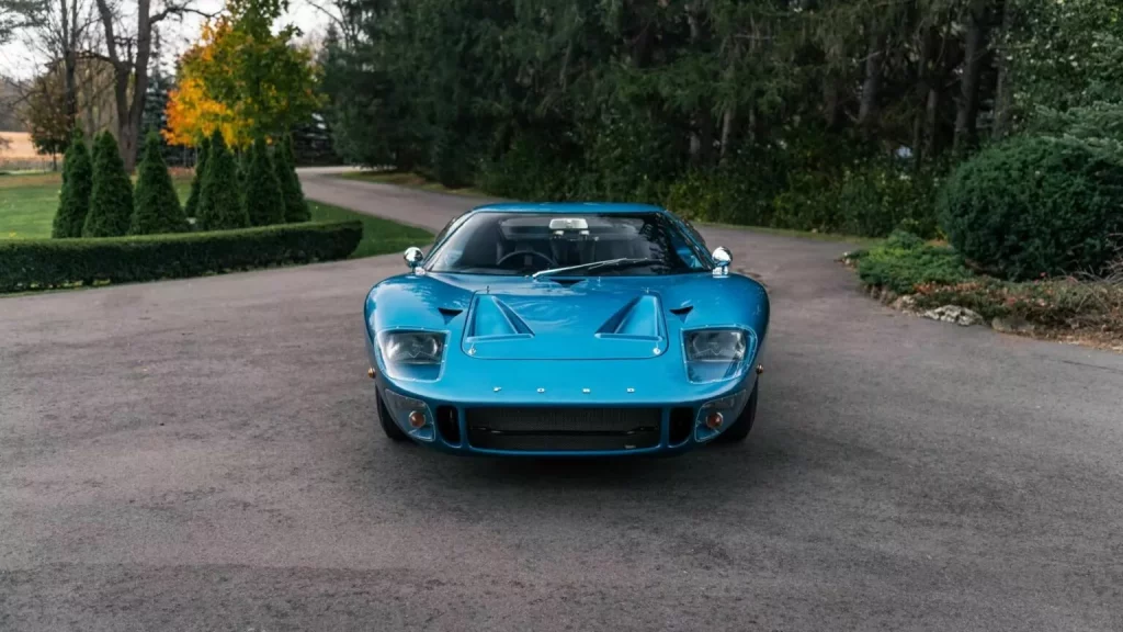 Uno de los 30 Ford GT40 originales y con matrícula está buscando hogar 16 Motor16 1966 Ford GT40 Road Car Mecum 14 Motor16