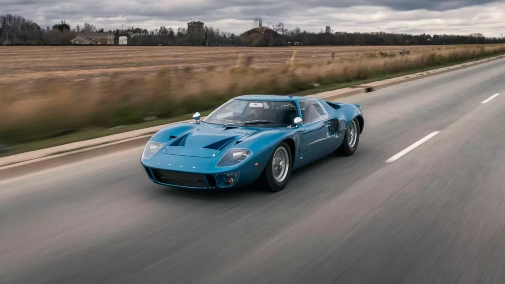 Uno de los 30 Ford GT40 originales y con matrícula está buscando hogar 8 Motor16 1966 Ford GT40 Road Car Mecum 6 Motor16