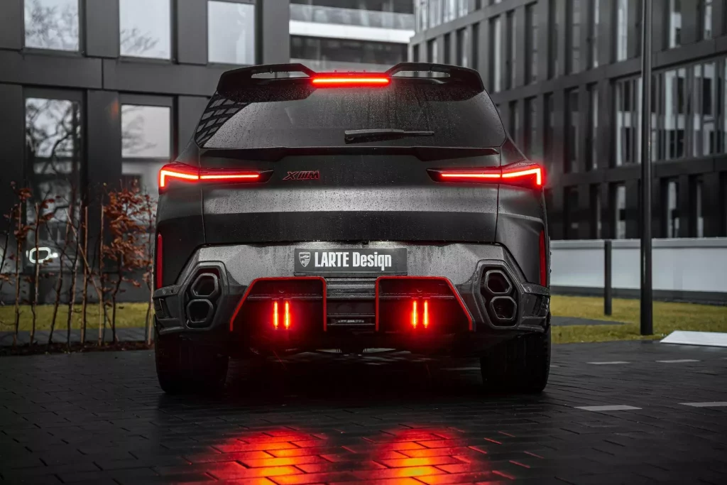 2023 BMW XM Larte Design. Imagen trasera.