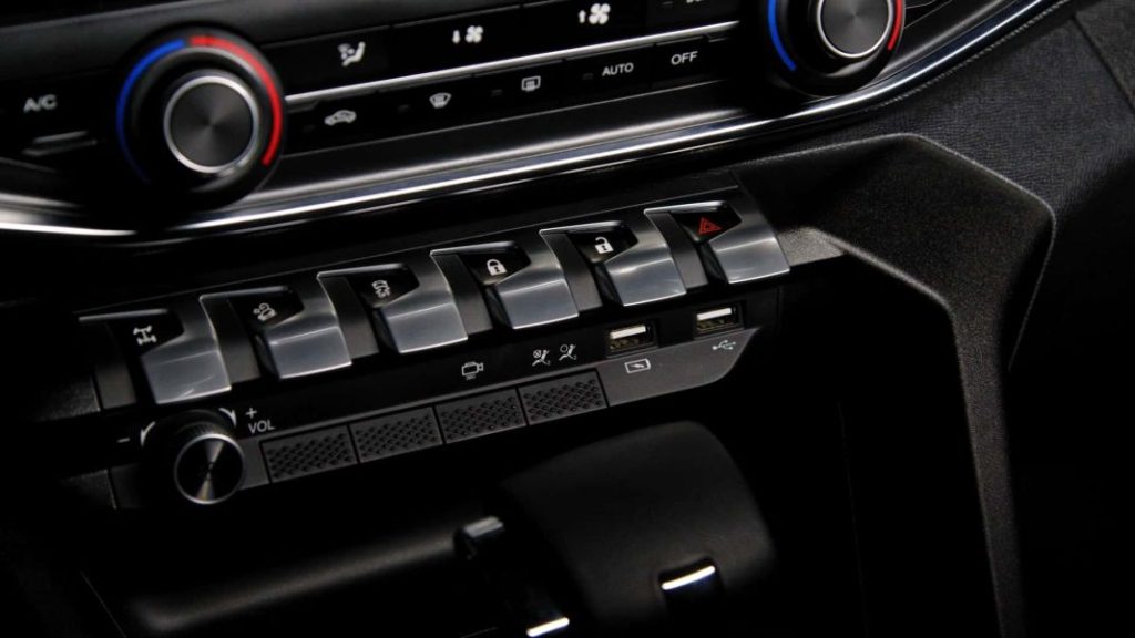 Fiat Titano: El nuevo pick-up de la marca tiene poco de italiano 6 Motor16 2023 Fiat Titano 3 Motor16