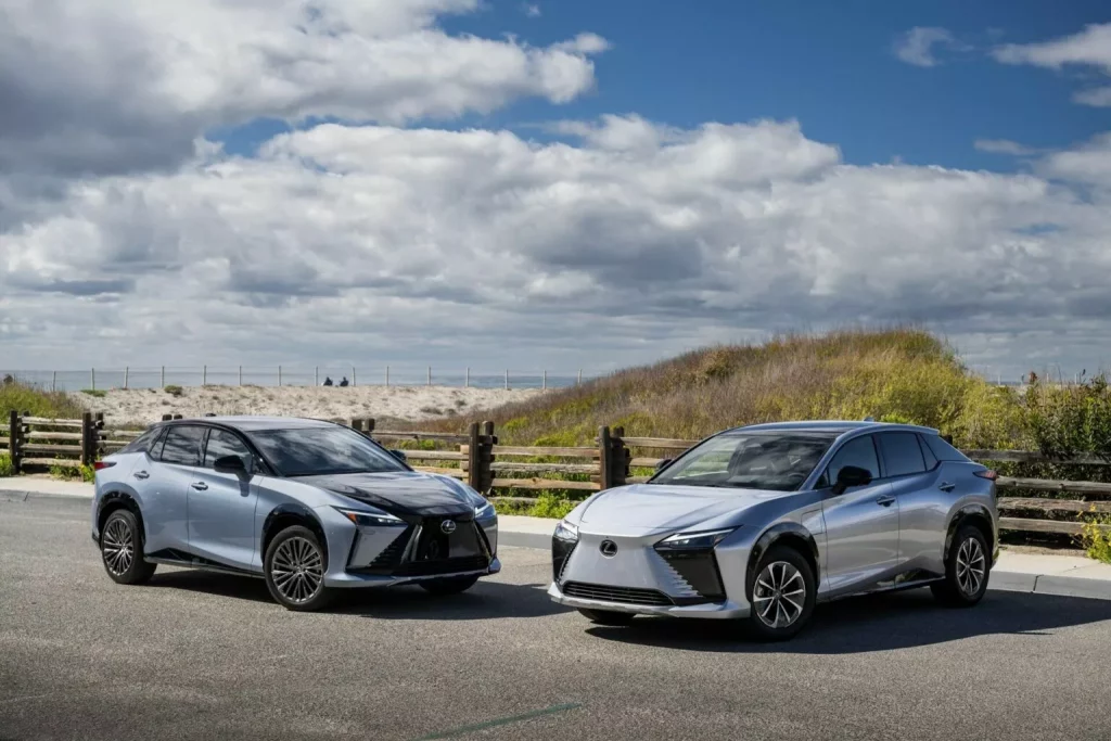Lexus RZ 300e: La versión light también llega a Estados Unidos 1 Motor16 2023 Lexus RZ 300e EE.UU. Imagen estática.