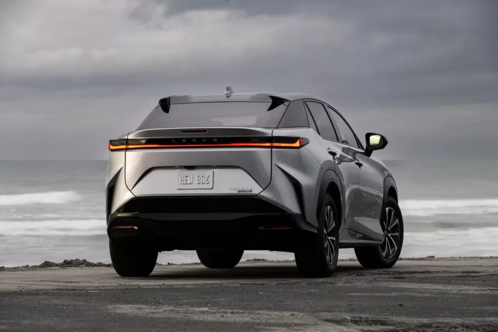 Lexus RZ 300e: La versión light también llega a Estados Unidos 20 Motor16 2023 Lexus RZ 300e 17 Motor16