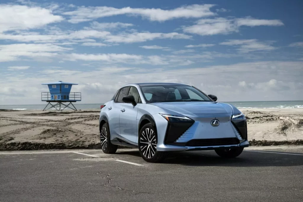 Lexus RZ 300e: La versión light también llega a Estados Unidos 27 Motor16 2023 Lexus RZ 300e 24 Motor16