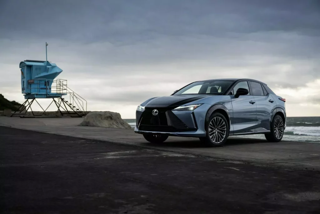 Lexus RZ 300e: La versión light también llega a Estados Unidos 10 Motor16 2023 Lexus RZ 300e 7 Motor16