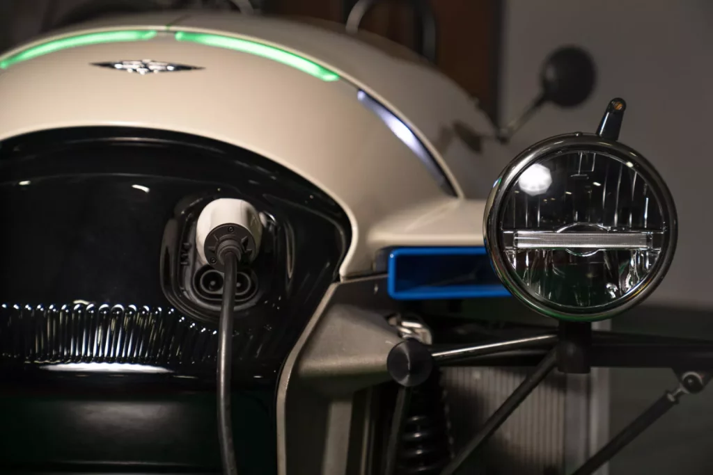 2023 Morgan Super 3 XP-1 EV. Imagen detalle.