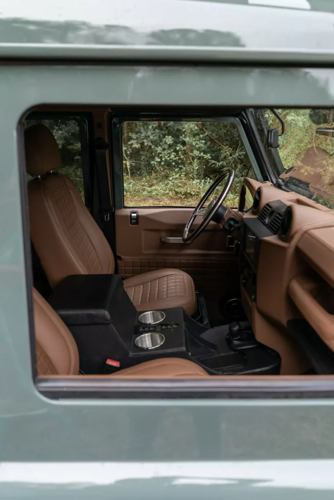 2023 Osprey Land Rover Defender. Imagen interior.