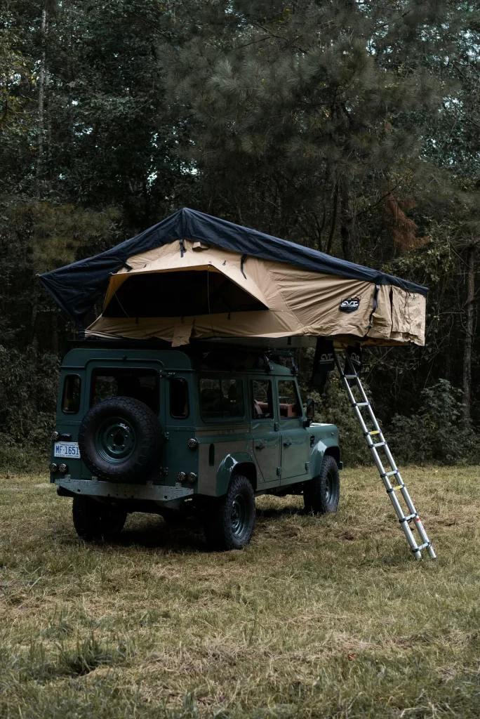 2023 Osprey Land Rover Defender. Imagen trasera.