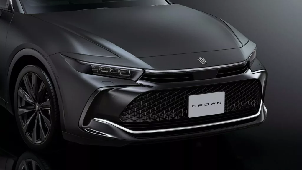 2023 Toyota Crown Limited Matte Edition. Imagen frontal.