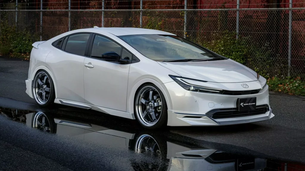 2023 Toyota Prius Khul 11 Motor16