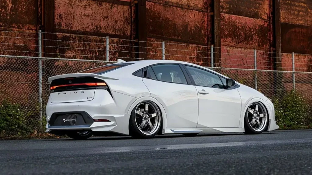 2023 Toyota Prius Khul 9 Motor16