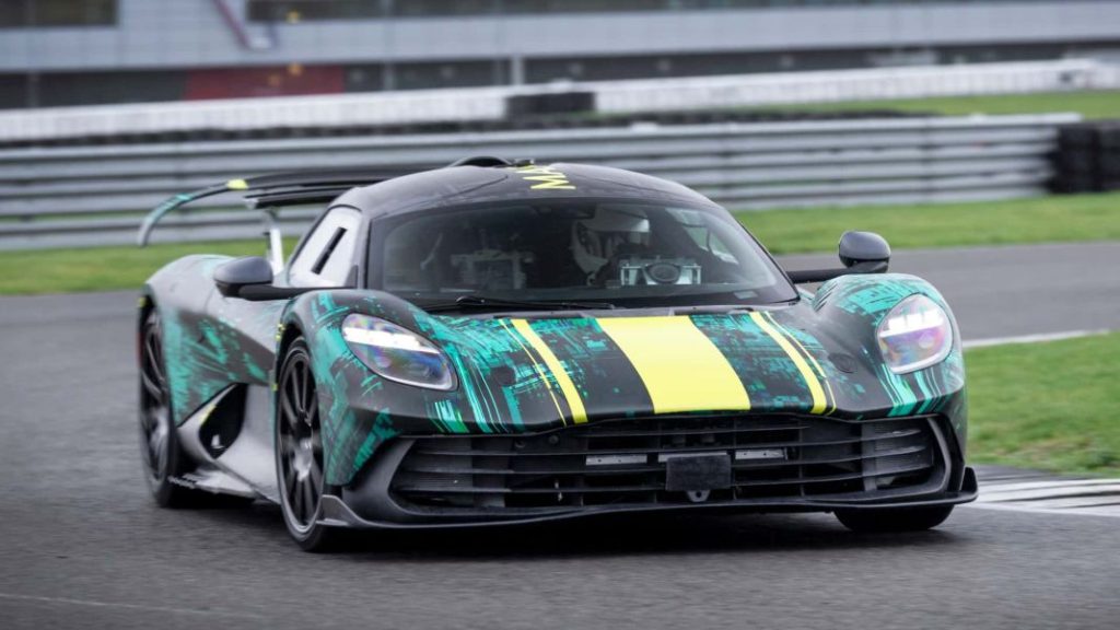 2023 Aston Martin Valhalla prototipo test. Imagen delantera.