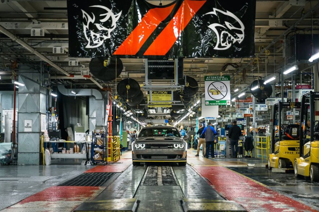 Los Dodge Challenger, Charger y Chrysler 300 ya son historia 5 Motor16 2023 dodge challenger ultimo 3 Motor16