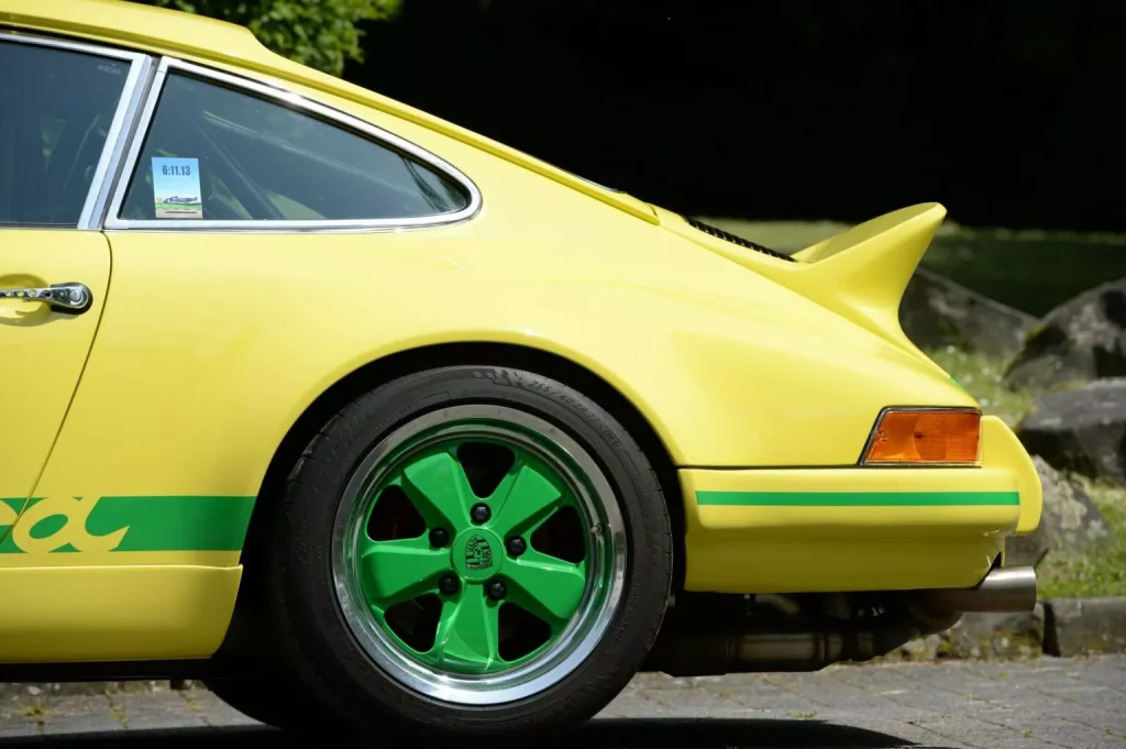 Este dp64 Classic RS Jubilee es lo más parecido a un Porsche 911 Carrera RS 2.7 que puedes tener 1 Motor16 2023 Porsche 911 Carrera RS 2.7 DP Motorsports. Imagen detalle.