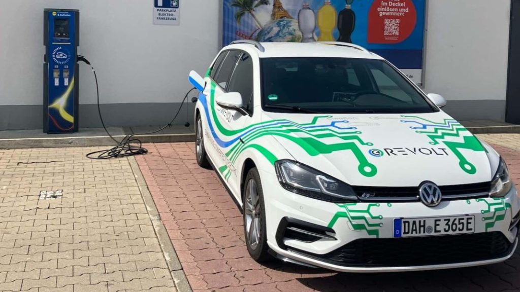 2023 e revolt ev conversion 1 Motor16
