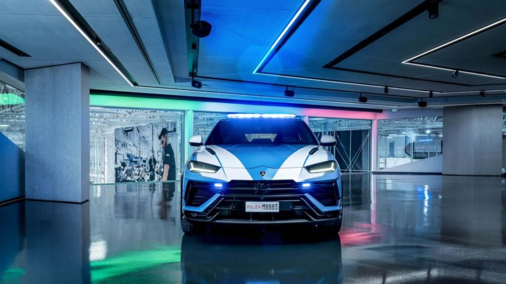 El Lamborghini Urus Performante se alista en la policía italiana 2 Motor16 2023 lamborghini urus performante polizia 1 Motor16