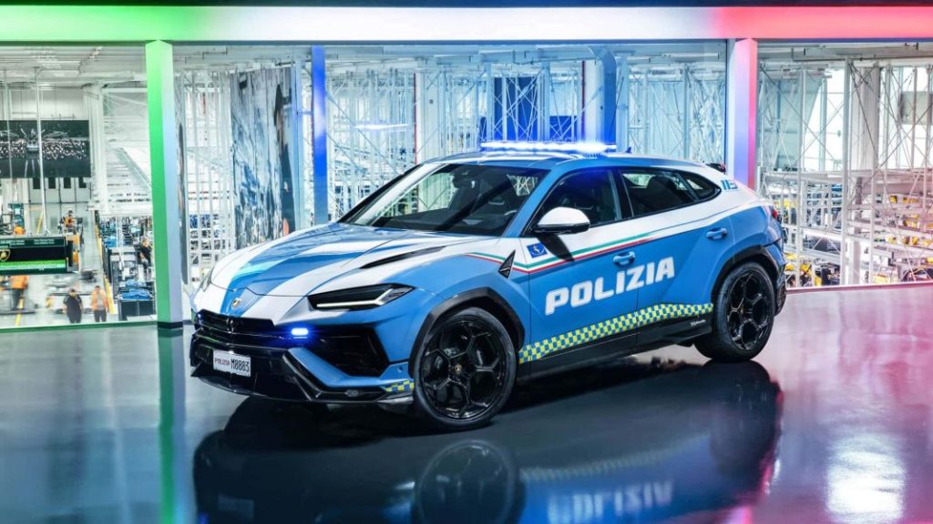 El Lamborghini Urus Performante se alista en la policía italiana 3 Motor16 2023 lamborghini urus performante polizia 2 Motor16