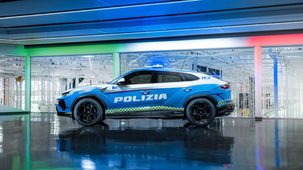El Lamborghini Urus Performante se alista en la policía italiana 5 Motor16 2023 lamborghini urus performante polizia 4 Motor16