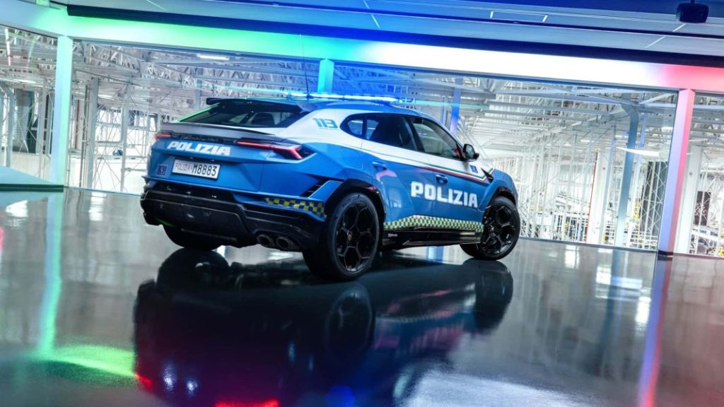 El Lamborghini Urus Performante se alista en la policía italiana 6 Motor16 2023 lamborghini urus performante polizia 5 Motor16