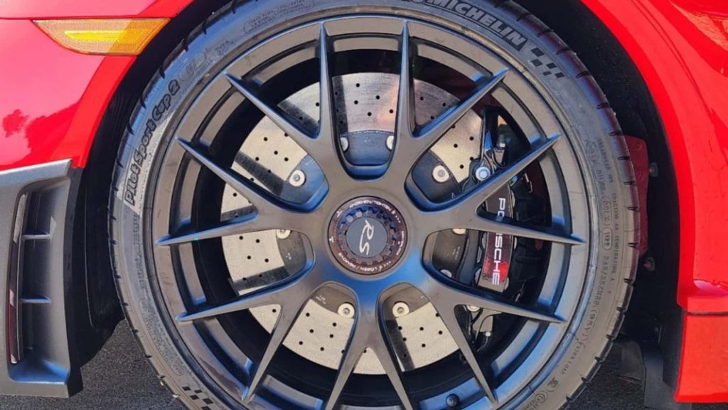 Este Porsche 718 Cayman GT4 RS es el número uno y está a la venta 9 Motor16 2023 porsche 718 cayman gt4 rs 001 6 Motor16