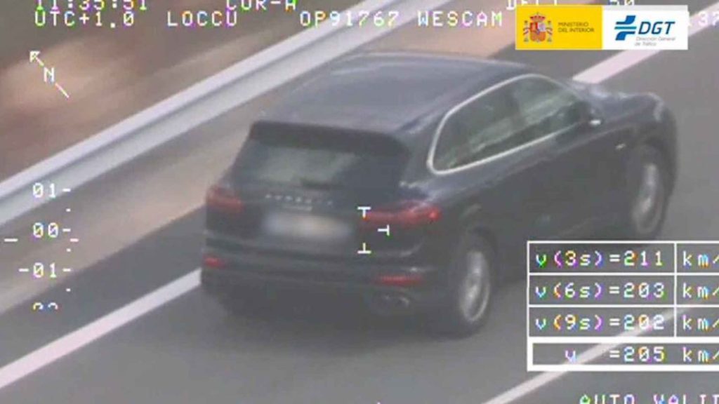 2023 porsche cayenne radar foto velocidad dgt policia guardia civil Motor16