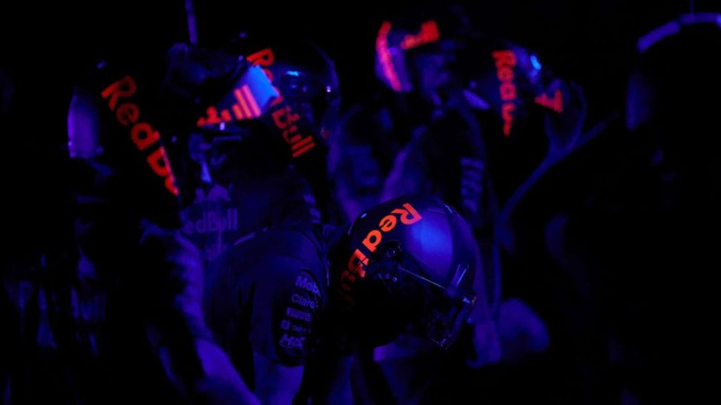 2023 red bull f1 change noche 2 Motor16