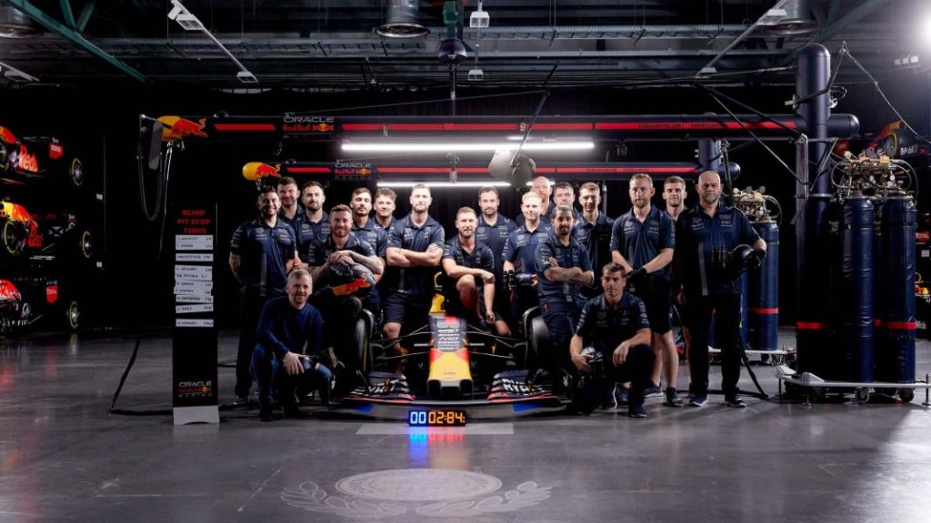 2023 red bull f1 change noche 5 Motor16