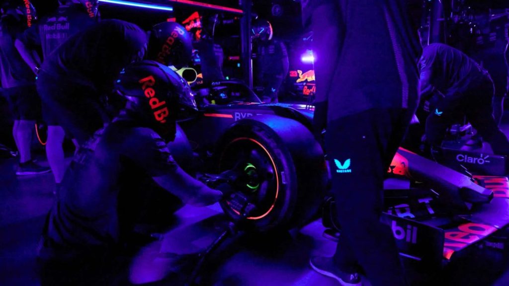 2023 red bull f1 change noche 6 Motor16