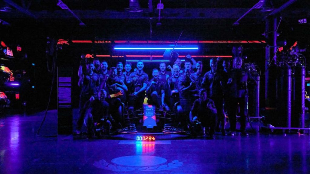 2023 red bull f1 change noche 8 Motor16