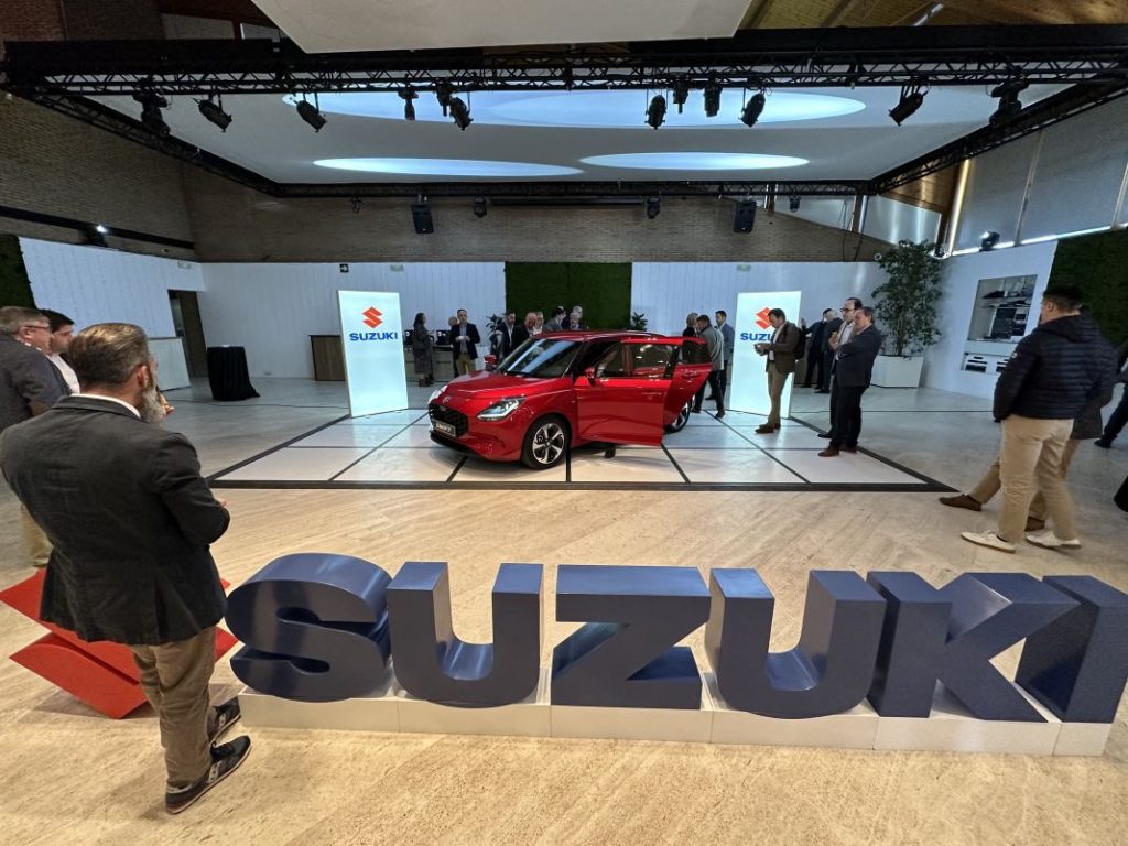 La red de concesionarios Suzuki conoce en primicia el nuevo Swift 2 Motor16 2023 Suzuki Swift Concesionarios. Imagen foto.