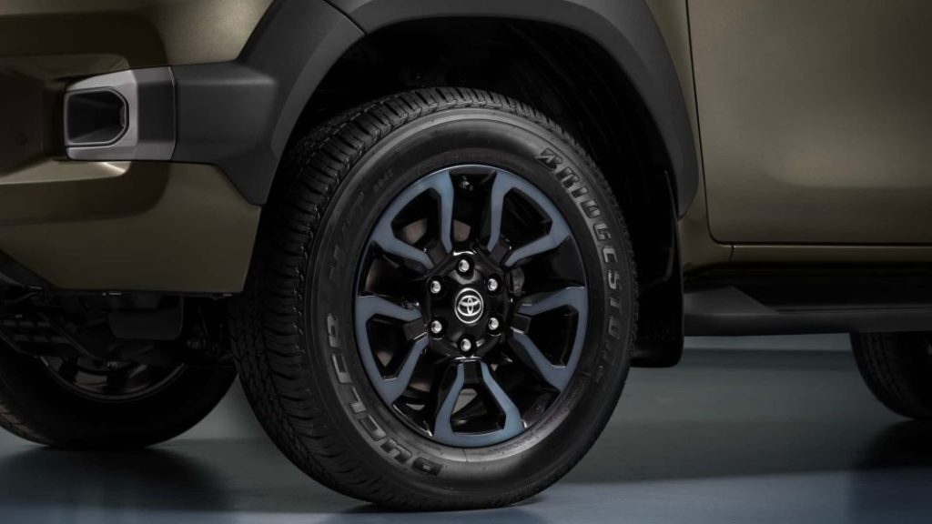 El Toyota Hilux ya presume de etiqueta ECO de la DGT 15 Motor16 2023 toyota hilux mild hybrid 18 Motor16