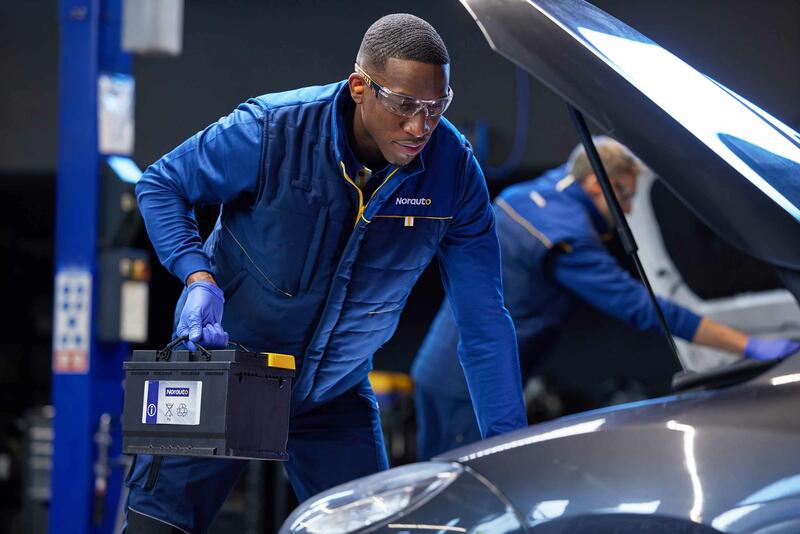 Taller. Batería. Norauto. Coche. Imagen