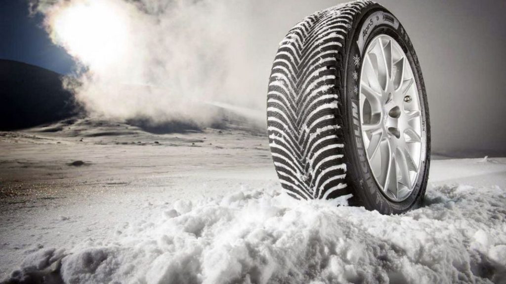 5 cosas que jamás deben faltar en tu coche en invierno