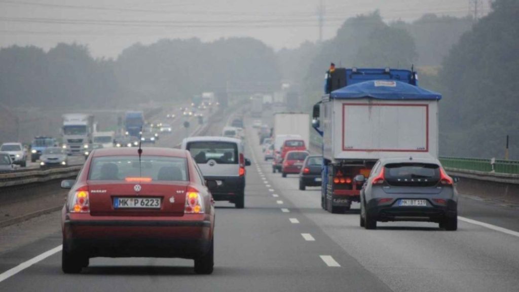 La distancia de seguridad que recomienda tomar la DGT para prevenir tragedias en la carretera 3 Motor16 647445888 221590643 1706x960 Motor16