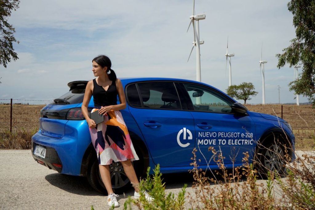 Viaje ilustrado con el Peugeot 205 de Alicia Aradilla, una de las creadoras top del país 8 Motor16 Alicia Arandilla Peugeot16 Motor16