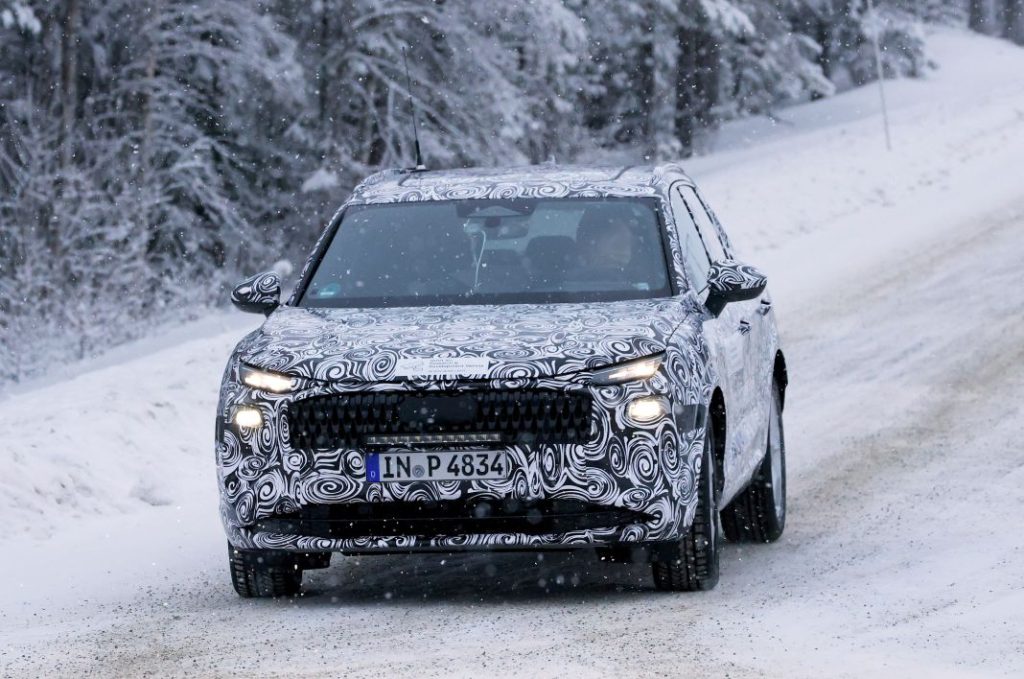 Fotos espía del Audi Q3 2024. Más que una actualización 1 Motor16 Audi Q3 2024 fotos espia (14)