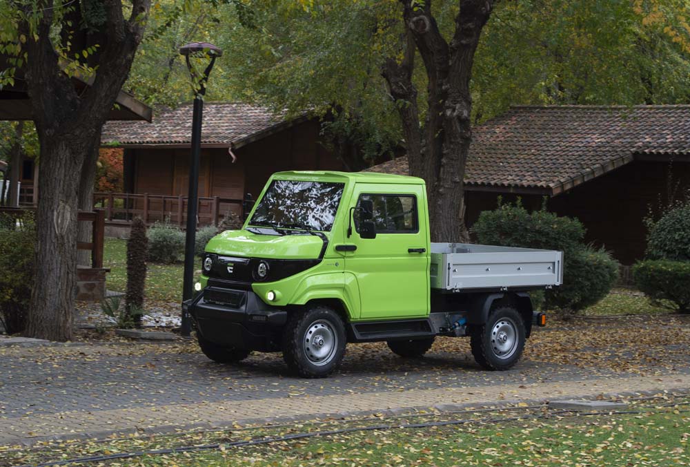 Ofensiva Invicta para la ciudad y un robusto TT eléctrico del 'telón de acero' 13 Motor16 EVUM 10 1 2 Motor16