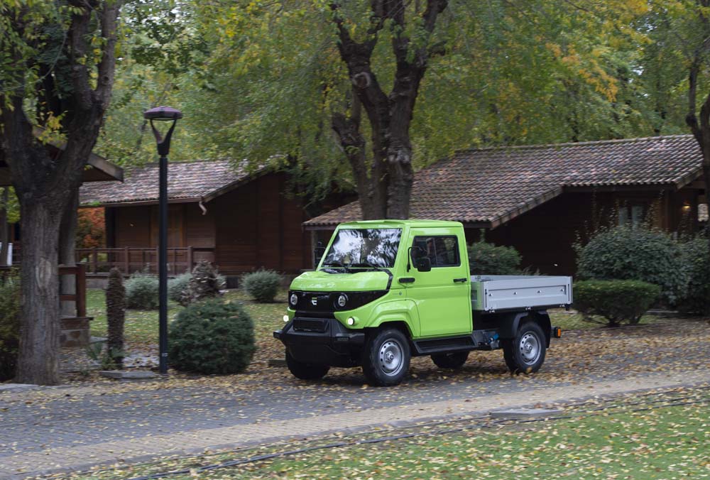 Ofensiva Invicta para la ciudad y un robusto TT eléctrico del 'telón de acero' 14 Motor16 EVUM 12 1 Motor16
