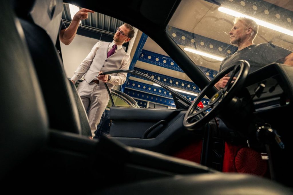 ¿Locura o genialidad? Este carrocero se atreve a hacer targa un Ferrari Testarossa 12 Motor16 Ferrari Testarossa Targa 11 Motor16