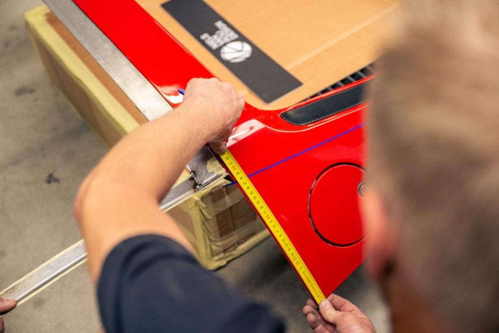 ¿Locura o genialidad? Este carrocero se atreve a hacer targa un Ferrari Testarossa 2 Motor16 Ferrari Testarossa Targa (3)