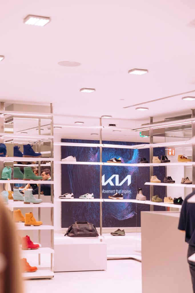 La nueva tienda de lujo de Madrid tiene una marca de coches de referencia 1 Motor16 KIA WowSerrano 1 Motor16