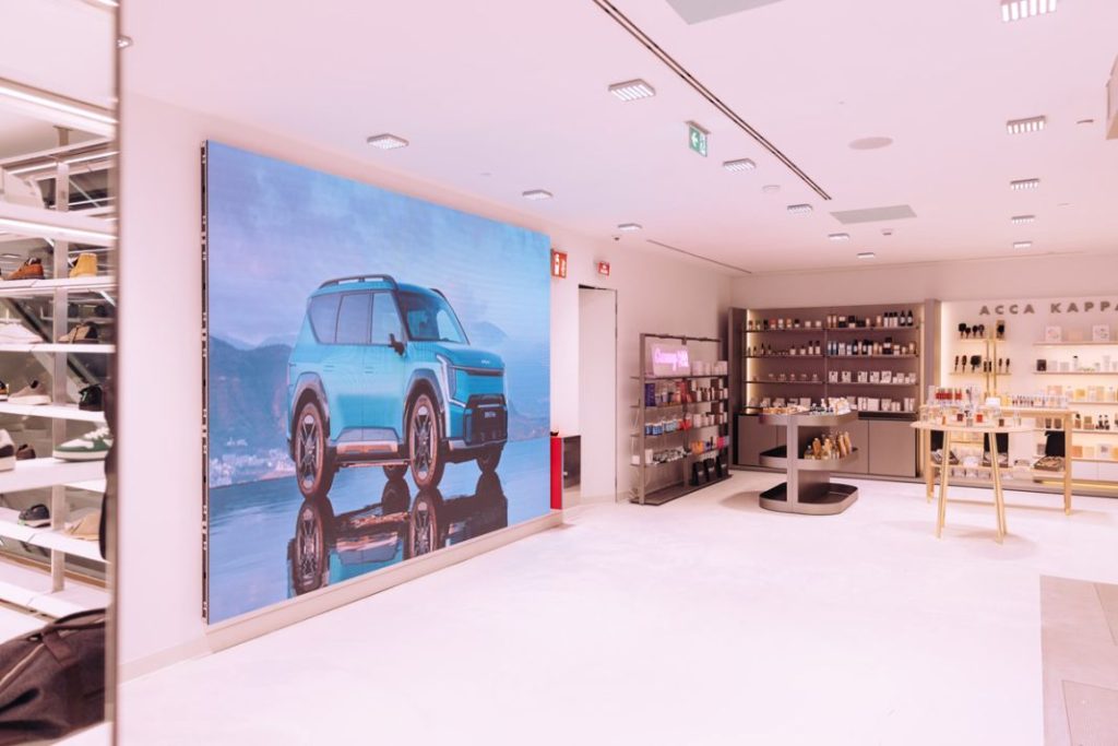 La nueva tienda de lujo de Madrid tiene una marca de coches de referencia 5 Motor16 KIA WowSerrano 2 Motor16